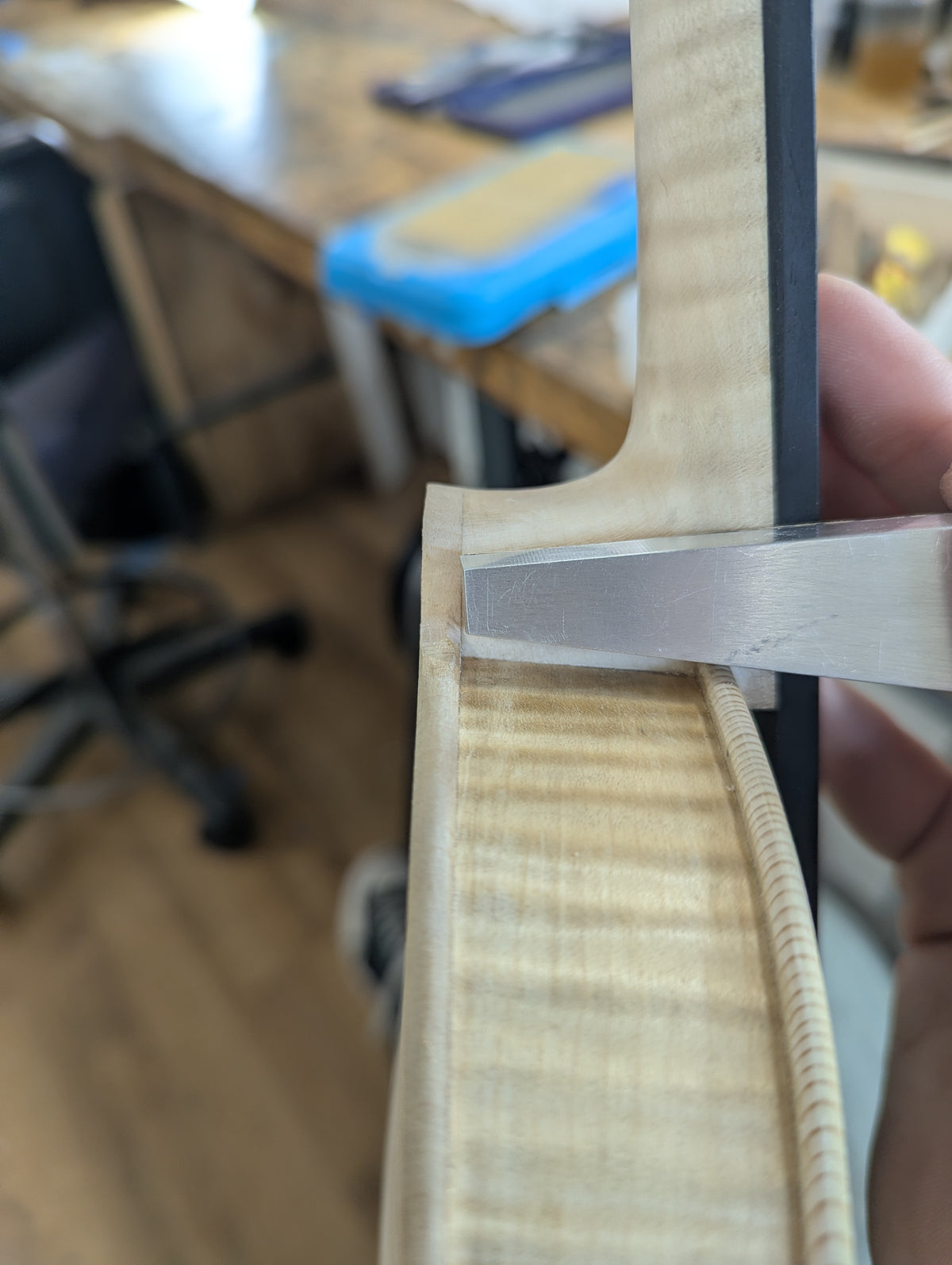 aluminum sanding block with beveled relief