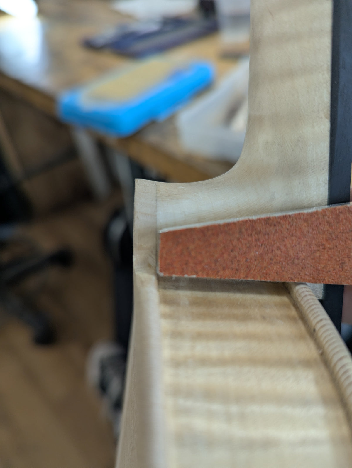 aluminum sanding block with beveled relief